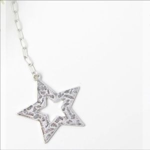 Women’s fashion necklace